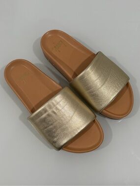Beek Pelican Slide Sandal In Platinum Beach - Size - 6
